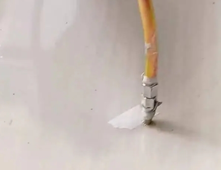三明瓷砖空鼓维修公司专业解答在瓷砖铺贴过程中，如果使用的砂料过粗（如全部使用了粗砂），可能会导致以下问题